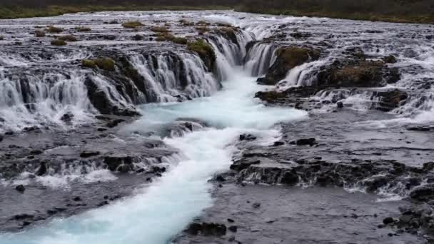 Cachoeira Outono Pitoresca Bruarfoss Tarde Noite Vista Crepúsculo Mudança Estação — Vídeo de Stock