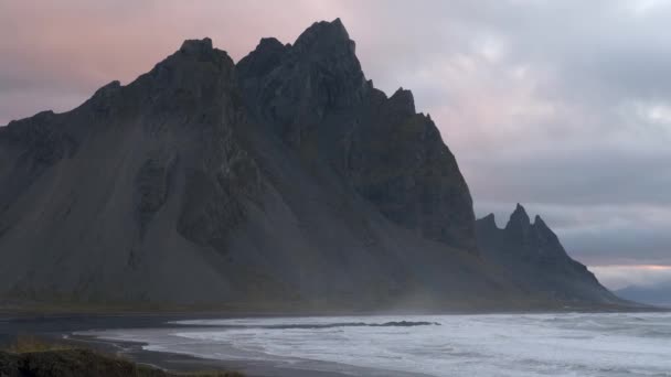 Sunrise Stokksnes Tanjung Pantai Laut Dan Gunung Vestrahorn Dengan Dan — Stok Video