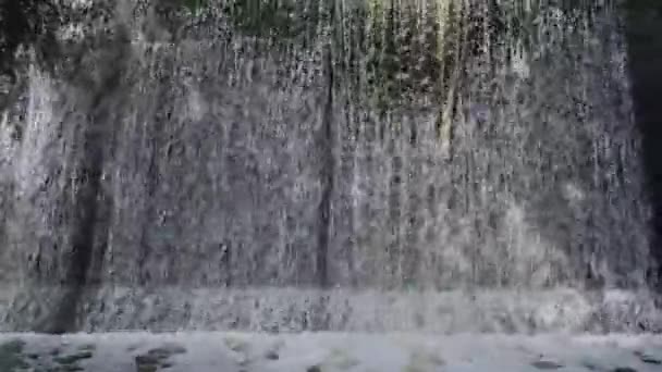 乌克兰切尔基什地区Buky Canyon Hirskyi Tikych河大坝上的人工遮荫瀑布 — 图库视频影像