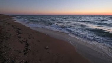 Açık sabah gökyüzü ve ufukta güneş, Azov Denizi, Arap Tükürüğü, Ukrayna