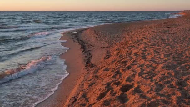 Kleurrijke Zee Strand Zonsopgang Met Heldere Ochtend Hemel Zon Horizon — Stockvideo