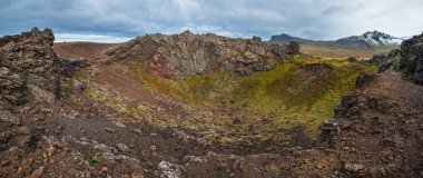Saxholl Krateri, Snaefellsnes Yarımadası, Batı İzlanda 'dan muhteşem volkanik manzara. Snaefellsjokull Karlı volkan tepesi.