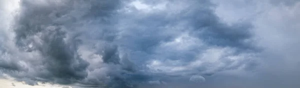 Dramatisk Skyet Himmel Med Tordenskyer Bakgrunn Naturlig Vær Panoramautsikt Klimahimmelen – stockfoto