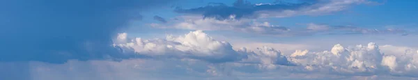 Vit Cumulus Moln Blå Himmel Panorama Hög Upplösning Bakgrund — Stockfoto