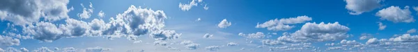 Cielo Azul Con Nubes Luz Del Sol Amplio Panorama Natural — Foto de Stock