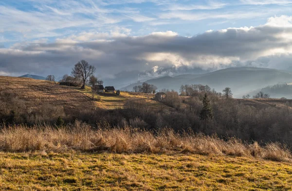 Laatste Goede Weerdagen Herfst Berglandschap Vredige Pittoreske Oekraïense Karpaten Bergen — Stockfoto