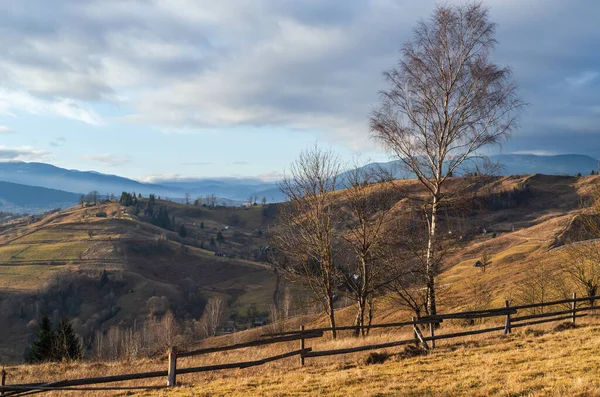 秋山乡村最后的好天气 和平风景如画的乌克兰喀尔巴阡山脉风景 — 图库照片