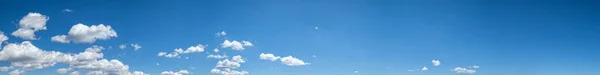 Nubes Blancas Azul Cielo Verano Fondo Panorámico — Foto de Stock