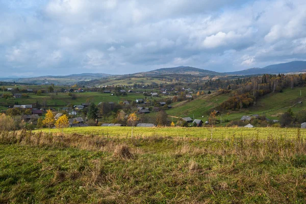 Cloudy Foggy Autumn Mountain Countryside Scene Carpathians Ukraine Peaceful Picturesque — Stock Photo, Image