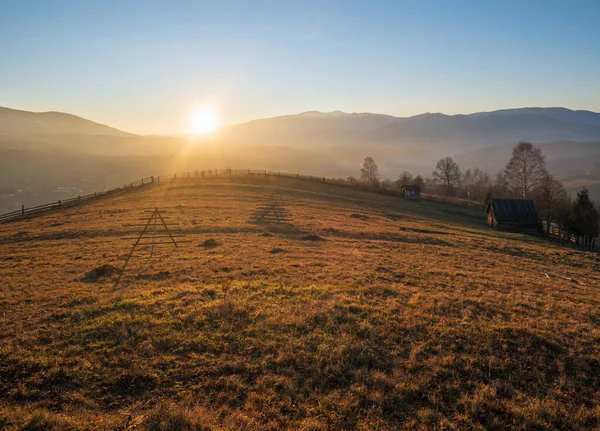 Scena Del Tramonto Tardo Autunno Sulle Montagne Pittoresco Viaggio Stagionale — Foto Stock