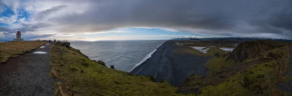 Festői Őszi Kilátás Végtelen Óceán Fekete Vulkanikus Homokos Strand Dyrholaey — Stock Fotó