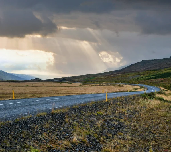 Asfalto Carretera Puesta Sol Vista Montaña Durante Viaje Auto Islandia — Foto de Stock