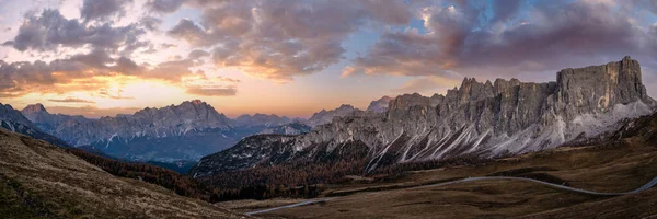 Talyan Dolomitler Giau Geçidi Nden Sakin Bir Akşam Panoraması Resimli — Stok fotoğraf