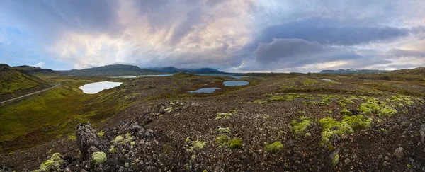 在冰岛西部高地 斯奈弗勒斯半岛 斯奈弗勒斯约克尔国家公园的汽车旅行中观看 具有山脉 火山口 砾石路的壮观的火山冻土带景观 — 图库照片