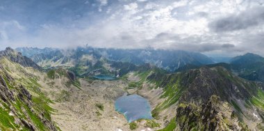 Buzul gölleri grubuna Tatra Mountain view yoldan Kasprowy Wierch Swinica Mount, Polonya.