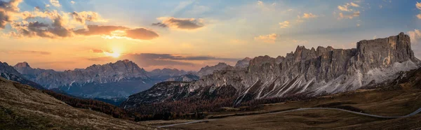 Dolomitas Italianas Montaña Pacífico Anochecer Panorama Desde Giau Pass Clima —  Fotos de Stock
