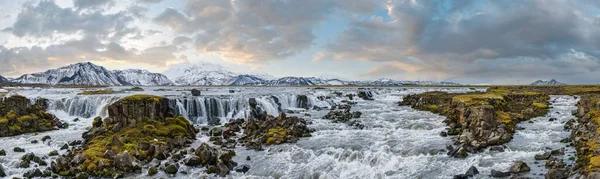 Αλλαγή Εποχής Στα Νότια Χάιλαντς Της Ισλανδίας Γραφικό Waterfal Tungnaarfellsfoss — Φωτογραφία Αρχείου