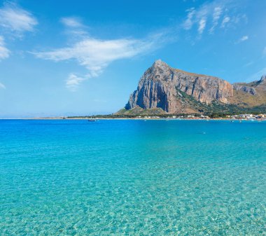 Cennet Tiren Denizi defne, San Vito lo Capo plaj temiz masmavi su ve extremally beyaz kum ve Monte Monako'da, Sicilya, İtalya. İnsanlar tanınmaz.