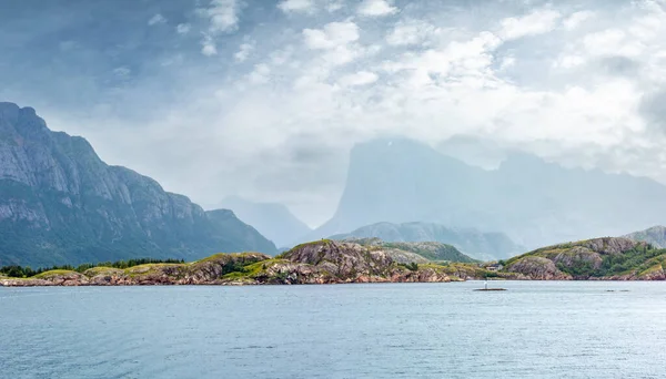Ranfjorden Fjord Zomer Bewolkt Uitzicht Vanaf Veerboot Noorwegen — Stockfoto