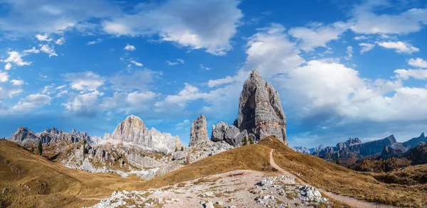 이탈리아 서티롤 바위투성이 알프스 형태를 이루고 피콜로 하이킹 자연의아름다움 컨셉트씬 — 스톡 사진