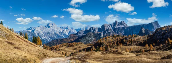 Soleado Pintoresco Otoño Alpino Dolomitas Vista Montaña Rocosa Desde Ruta —  Fotos de Stock