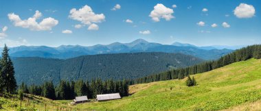 Yaz Chornohora dağ ridge görünümünden Vesnjarka Yaylası (Karpat, Ukrayna).