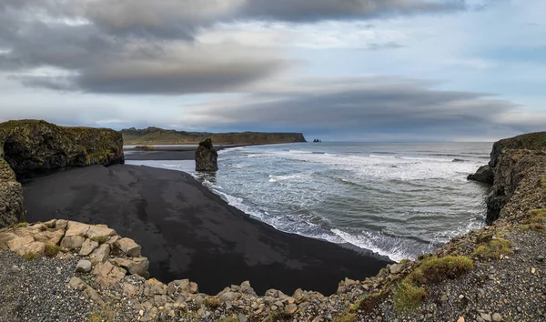 Picturesque Autumn Evening View Reynisfjara Ocean Black Volcanic Sand Beach — Stock Photo, Image