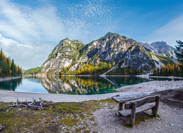 Φθινόπωρο Ειρηνική Αλπική Λίμνη Braies Pragser Wildsee Εθνικό Πάρκο Fanes Royalty Free Εικόνες Αρχείου