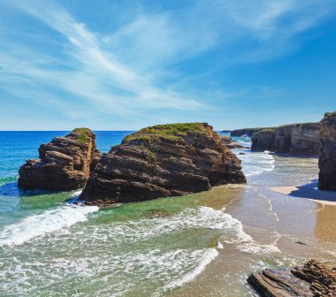 Cantabric sahil yaz peyzaj (katedraller Beach, Lugo, Galiçya, İspanya).