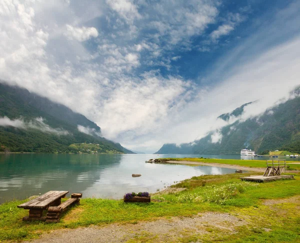 Lustrafjorden Fjord Hegyek Nyári Felhős Táj Norvégia Panoráma — Stock Fotó