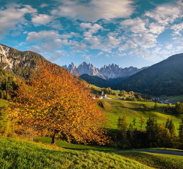 Jesienny Wieczór Santa Magdalena Słynne Włochy Dolomity Widok Wsi Przed — Zdjęcie stockowe