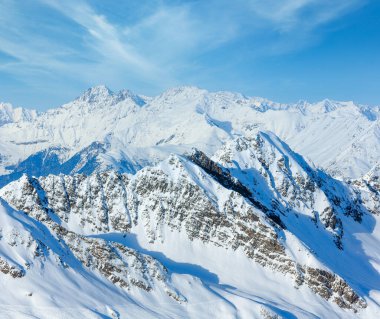 Sahne--dan kabin teleferik karlı rock üst (Tyrol, Avusturya).