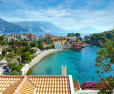 Yaz Deniz Manzaralı assos Köyü (Yunanistan, kefalonia, İyon Denizi).