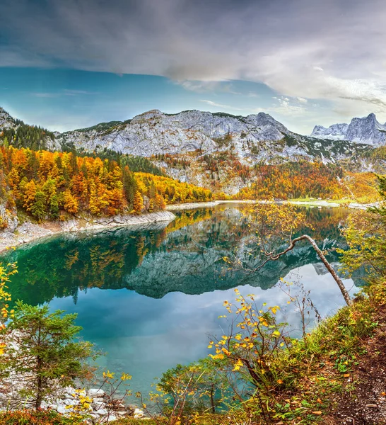 Pintoresco Lago Hinterer Gosausee Alta Austria Colorida Vista Alpina Otoñal —  Fotos de Stock