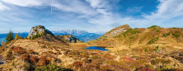 奥地利萨尔茨堡州Dorfgastein市的秋天高山Kleiner Paarsee或Paarseen湖 阿尔卑斯山霍奇克尼格山群远眺 风景如画的远足 季节性的 自然美景的概念风景 — 图库照片