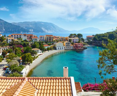 Yaz Deniz Manzaralı assos Köyü (Yunanistan, kefalonia, İyon Denizi).