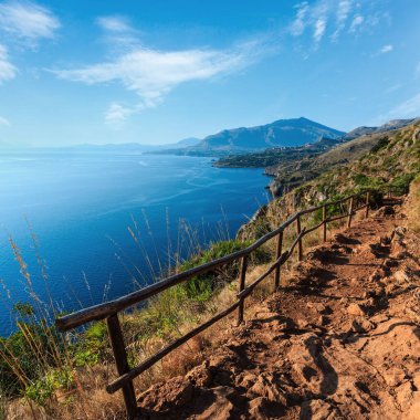 Cennet gündoğumu deniz manzara sahil şeridi iz Zingaro tabiatı Park, San Vito arasında lo Capo ve Scopello, Trapani eyaletinde, Sicilya, İtalya