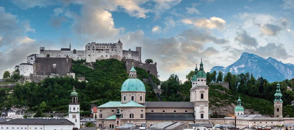 Wieczorem Letnich Salzburg City View Się Salzburg Cathedral Salzburger Dom — Zdjęcie stockowe