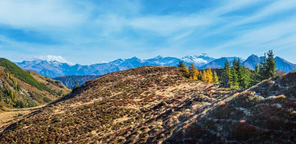 Słoneczna Idylliczna Jesienna Scena Alpejska Peaceful Alps Widok Góry Szlaku — Zdjęcie stockowe