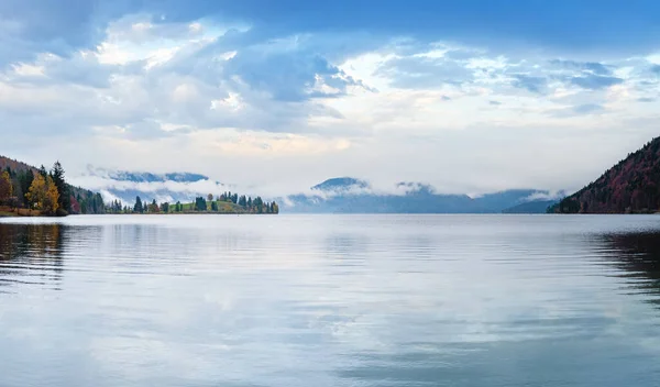 德国巴伐利亚科谢尔高山高山秋阴黄昏湖景 风景秀丽的旅游 季节和自然美景概念风景 — 图库照片