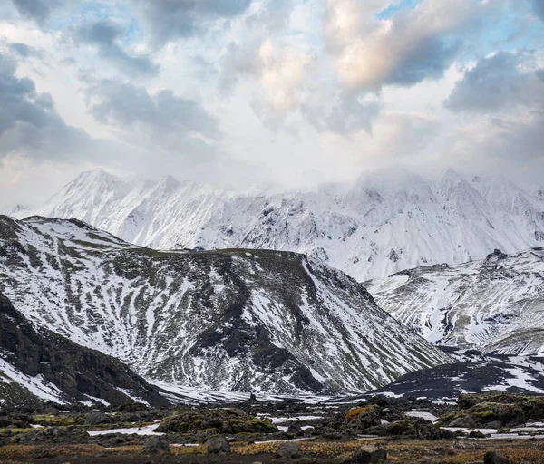 Colorido Landmannalaugar Montanhas Sob Cobertura Neve Outono Islândia — Fotografia de Stock