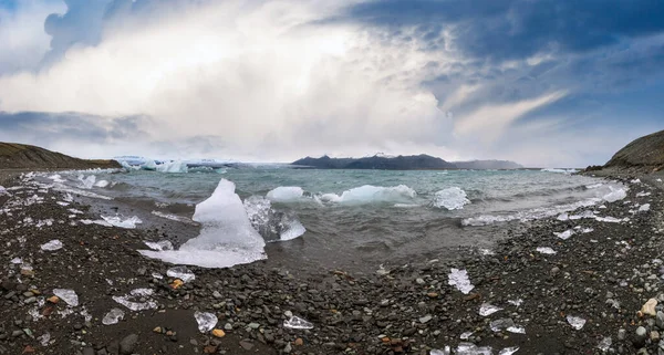 Jokulsarlon Jeges Lagúna Jégtömbökkel Izland Atlanti Óceán Szélén Breidamerkurjokull Gleccser — Stock Fotó