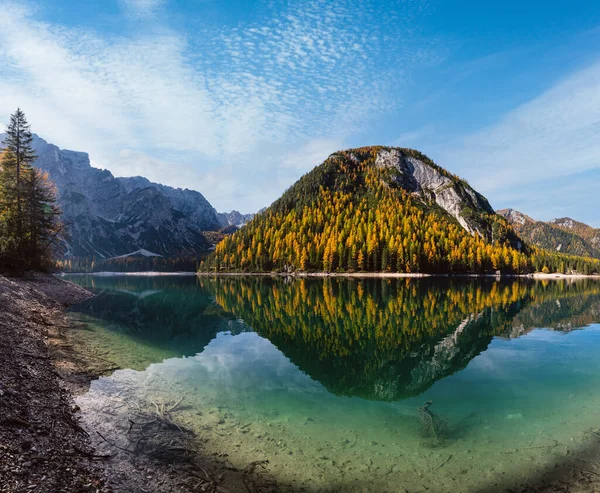 Sonbahar Huzurlu Alp Gölü Braies Veya Pragser Wildsee Fanes Sennes — Stok fotoğraf