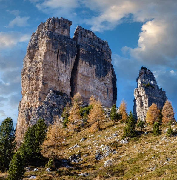 Napos Őszi Alpesi Dolomitok Sziklás Hegyi Jelenet Sudtirol Olaszország Cinque — Stock Fotó