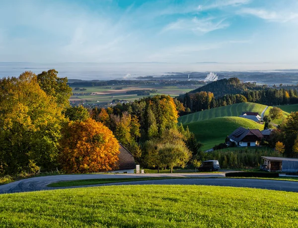 Friedlicher Herbst Sonniger Morgen Ländlicher Blick Vom Gmundnerberg Mit Nebellandschaft — Stockfoto