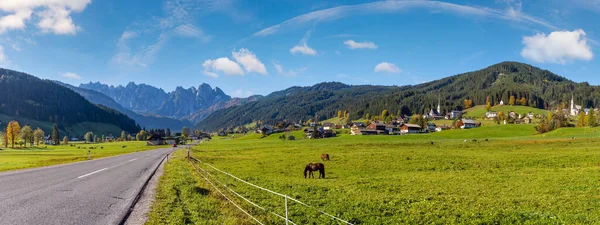 Peaceful Autumn Alps Mountain Countryside Panoramic Sunny View Austria Gosau — Stock Photo, Image