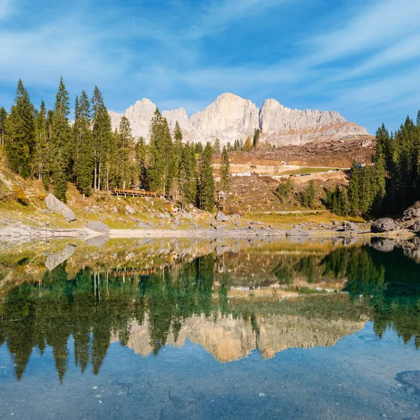 Sunny Barevné Podzimní Alpské Dolomity Horské Scény Sudtirol Itálie Karersee — Stock fotografie