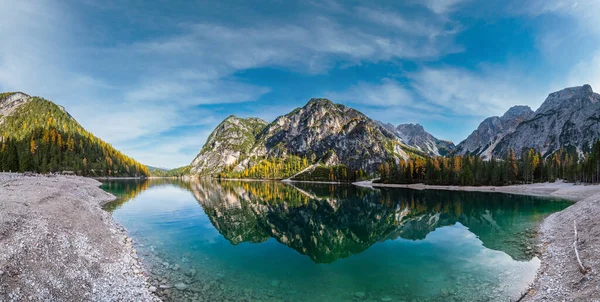 Outono Tranquilo Lago Alpino Braies Pragser Wildsee Parque Nacional Fanes — Fotografia de Stock