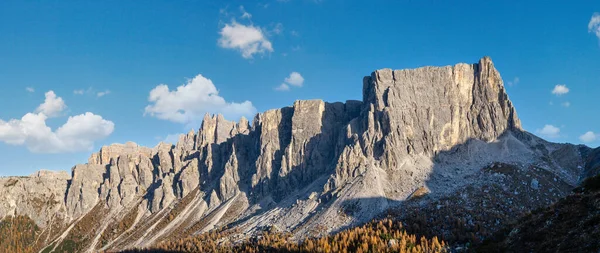 Dolomitas Italianas Montaña Tranquila Vista Tarde Soleada Desde Giau Pass —  Fotos de Stock