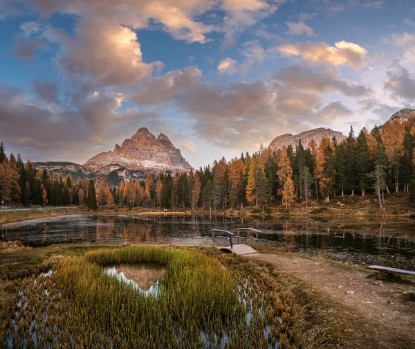 Beautiful Autumn Evening Lake Antorno Three Peaks Lavaredo Lago Antorno — ストック写真